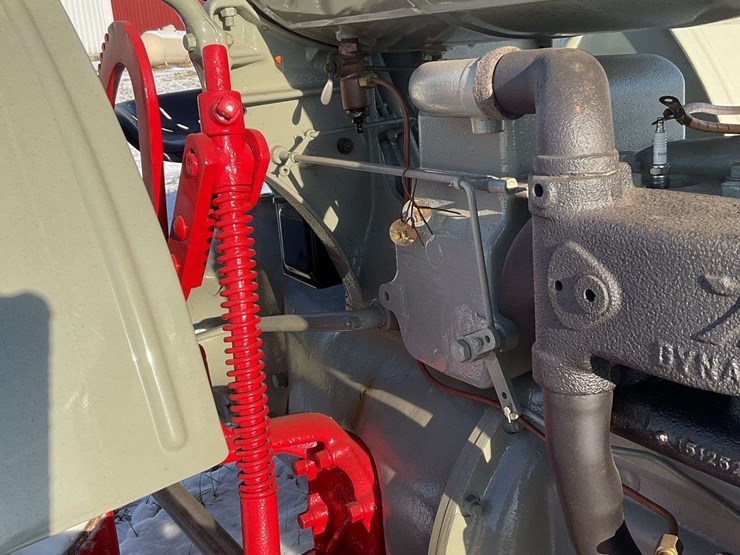 1925-fordson-with-mounted-terrace-plow-image-22