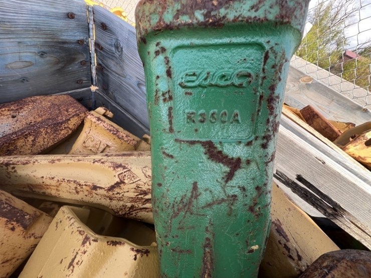 caterpillar-&-esco-dig-bucket-teeth-image-5