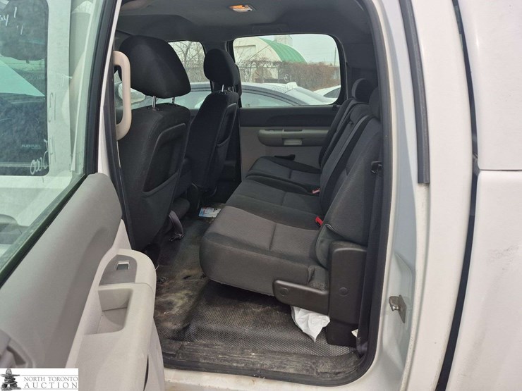 2013-chevrolet-silverado-1500-image-21