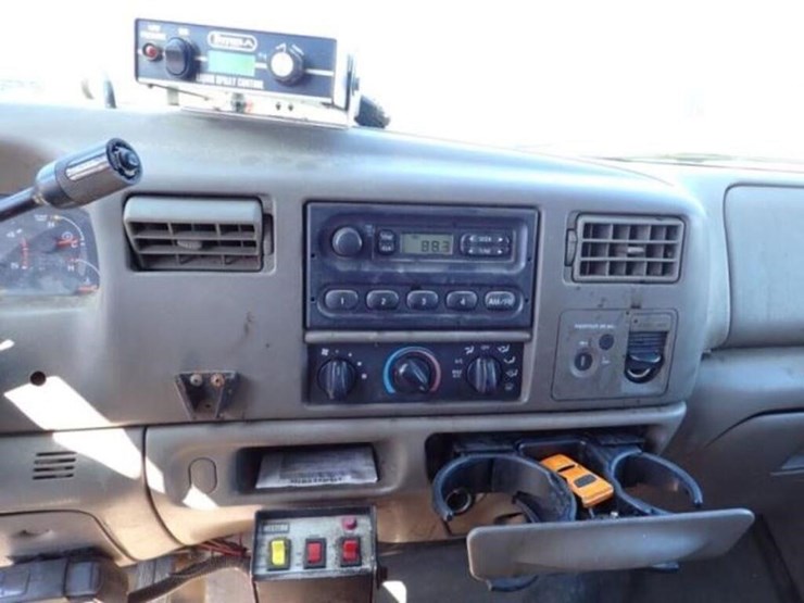 2003-ford-f550-xl-image-16