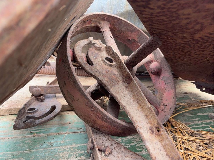 gleaner-fordson-mounted-combine-image-21