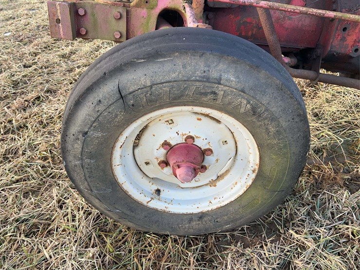 international-parts-tractor-image-11