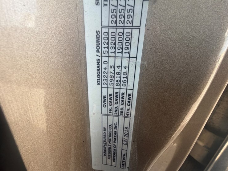 2019-peterbilt-567-image-28