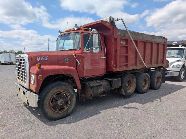 1984-ford-l9000-image-1