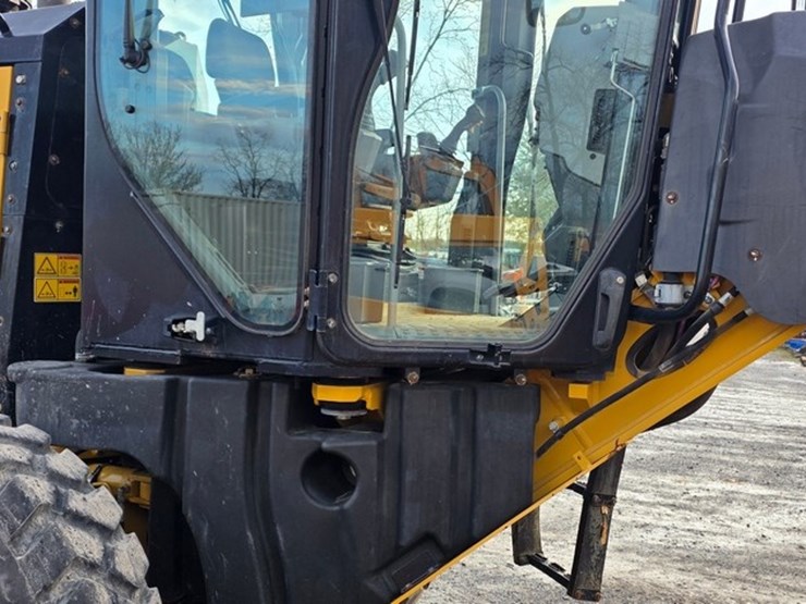 2020-caterpillar-140-image-36