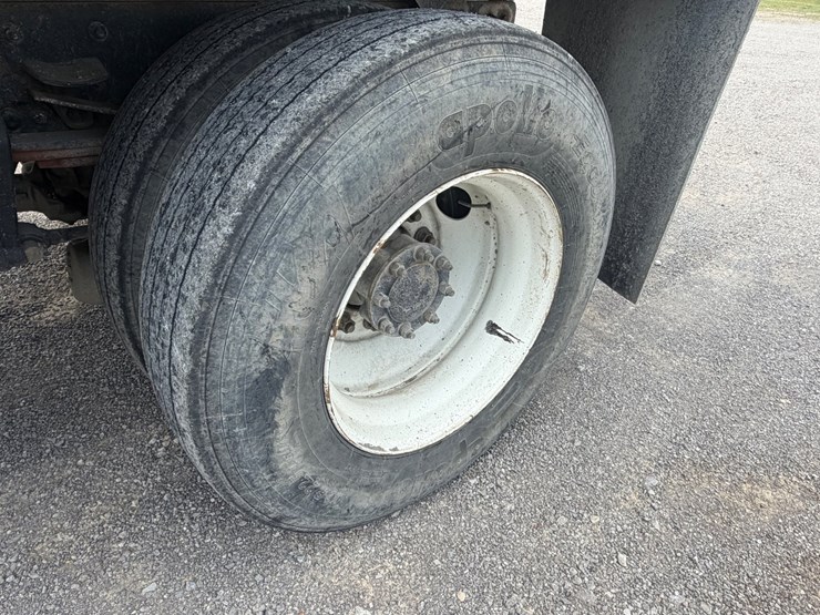 2020-freightliner-m2-106-image-8