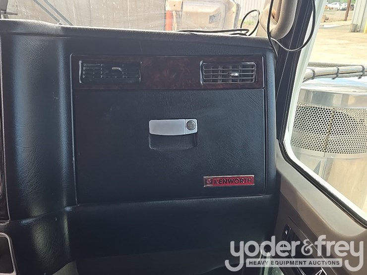 2014-kenworth-t800-image-134