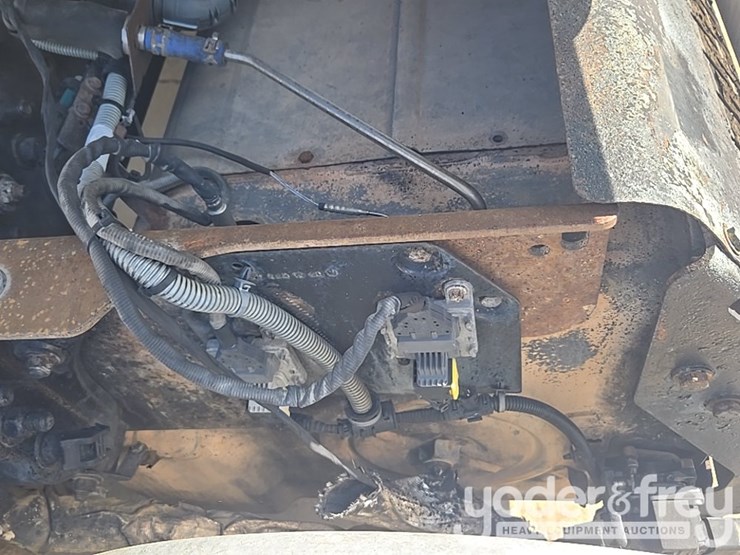 2014-freightliner-cascadia-113-image-54