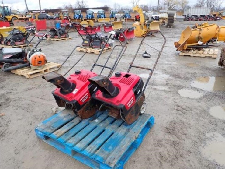qty-of-(2)-honda-hs720-20-in.-snowblowers-image-1