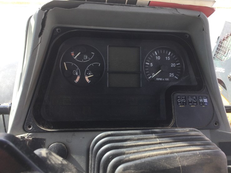 massey-ferguson-8270-image-12