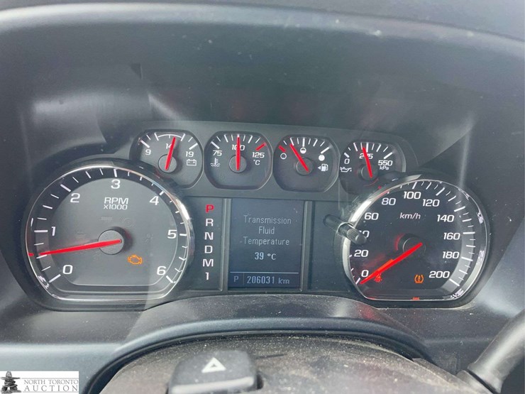 2015-chevrolet-silverado-2500hd-image-12