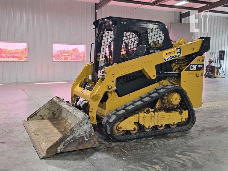 2020-caterpillar-249d-image-1