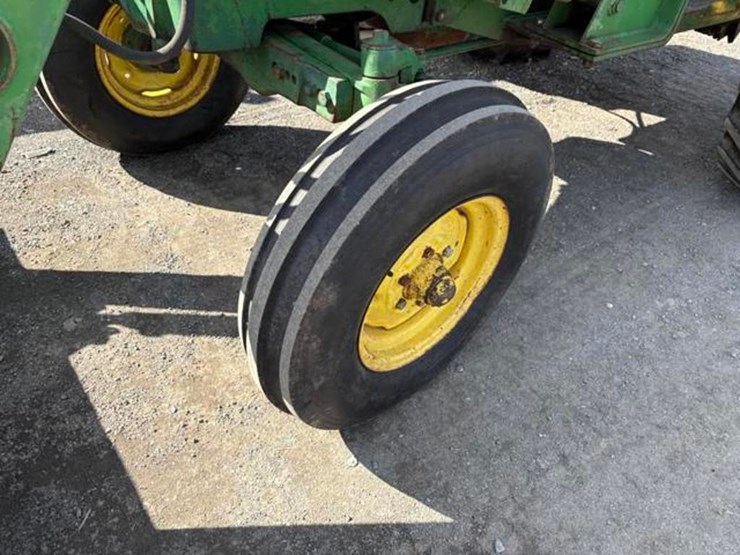 john-deere-2440-image-9