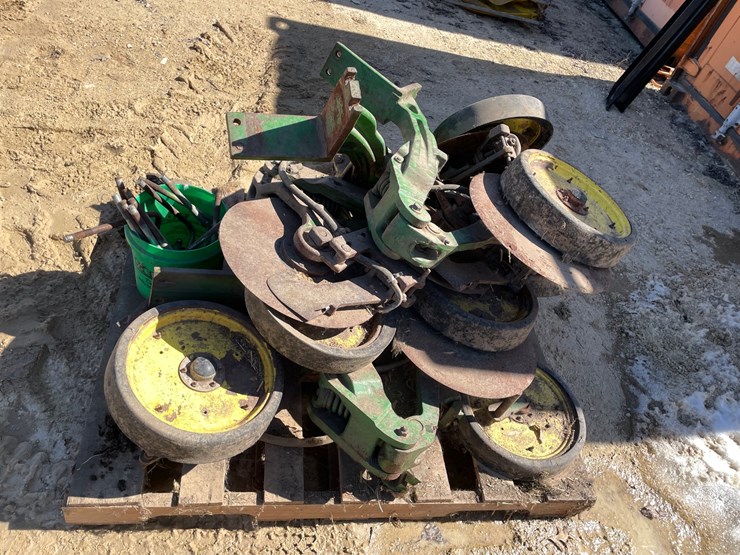 #3956-•-(12)-john-deere-single-disc-culters-image-15