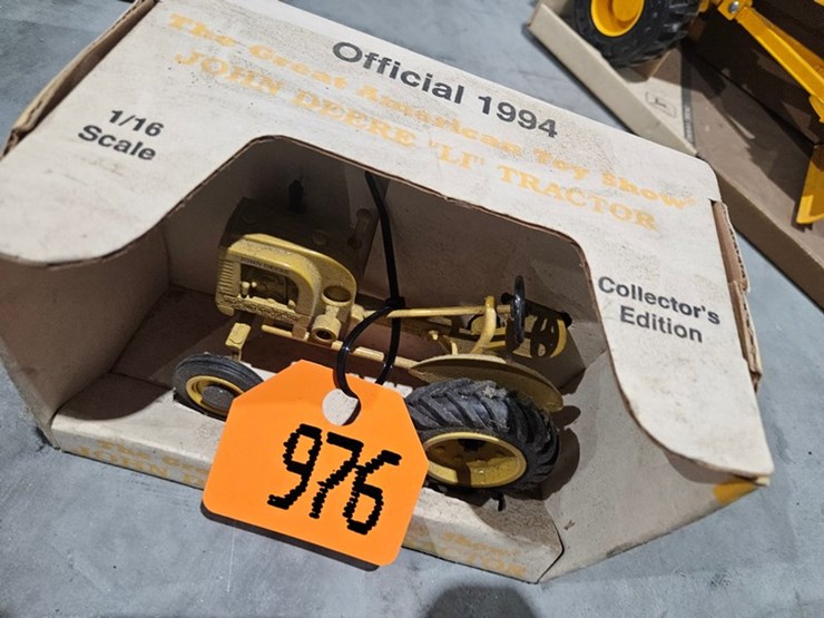 #976-•-john-deere-model-li-1/16-die-cast-toy-tractor-image-2