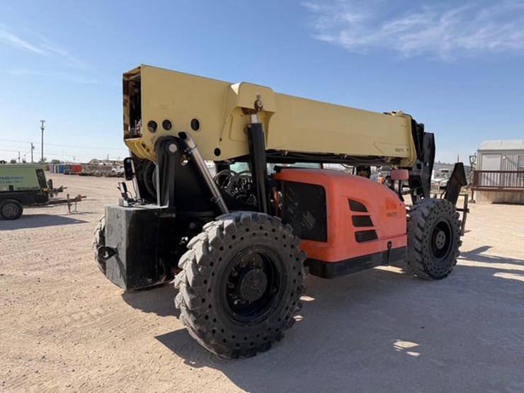 2015-jlg-g12-55a-image-6