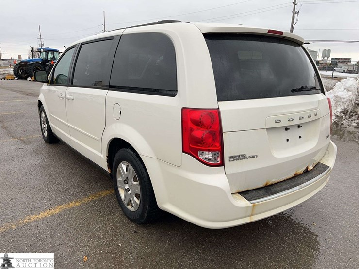 2013-dodge-grand-caravan-se-image-7