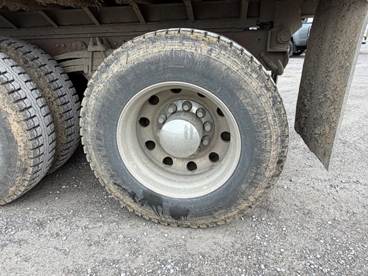 #31720-•-1999-volvo-tri-axle-dump-truck-image-28