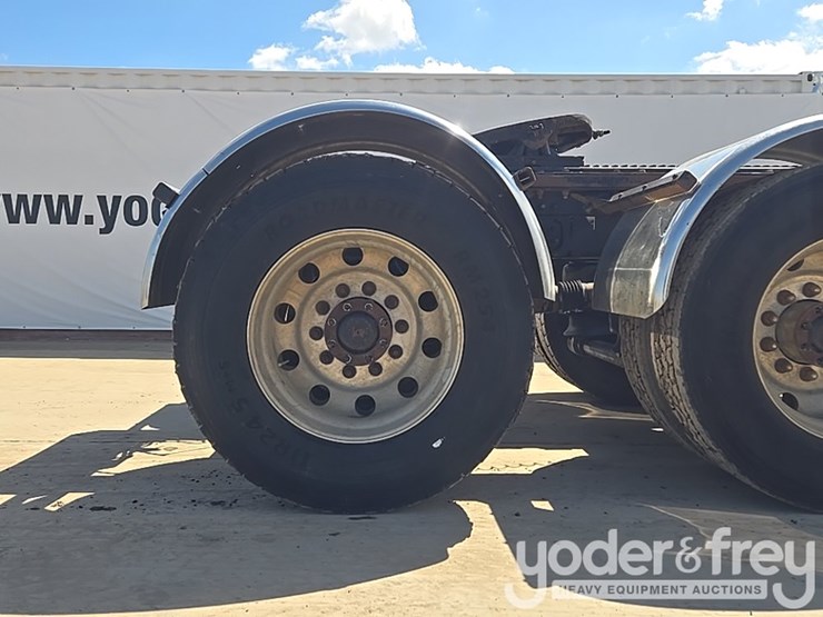 2014-kenworth-t880-image-25