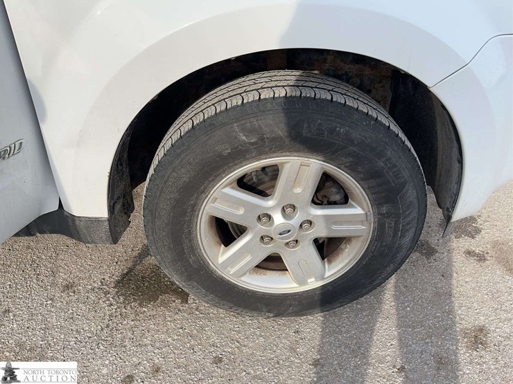 2011-ford-escape-hybrid-image-22