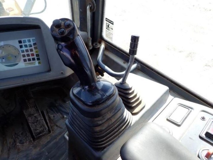 2014-deere-324j-image-13