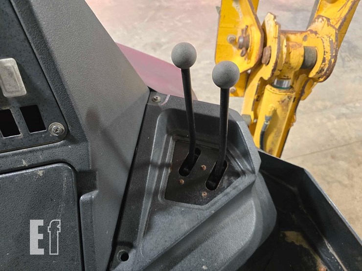 2013-deere-310k-image-25