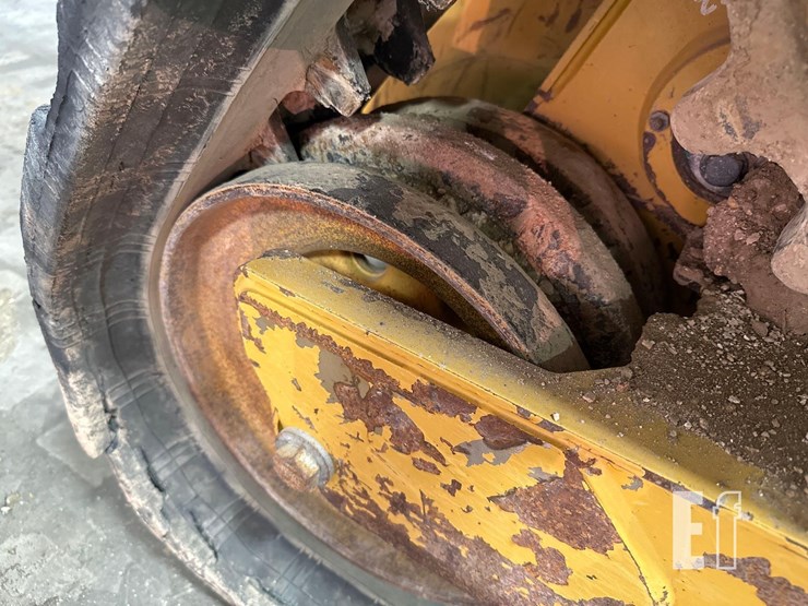 2023-caterpillar-259d3-image-37