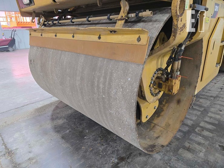 2017-caterpillar-cb10-image-8