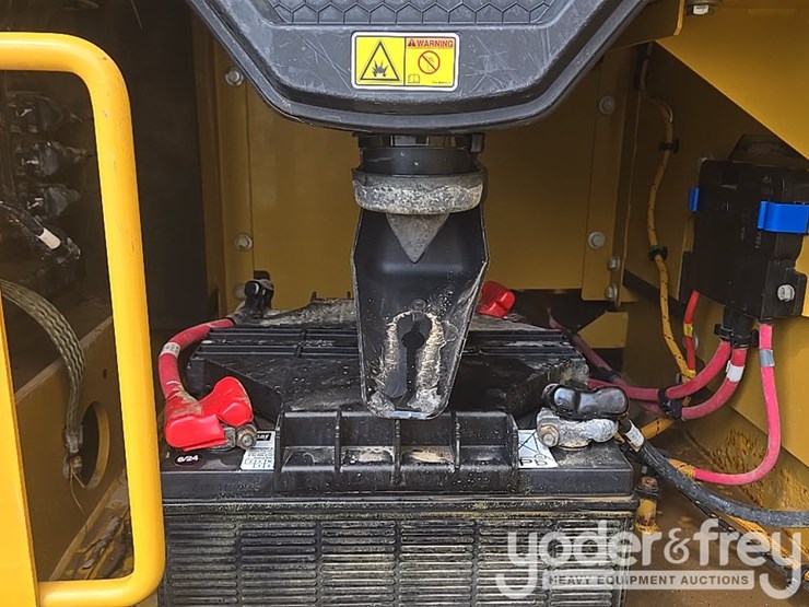 2019-caterpillar-336-image-41