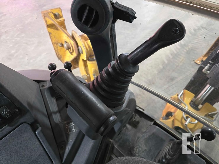 2023-deere-310-g-tier-image-27