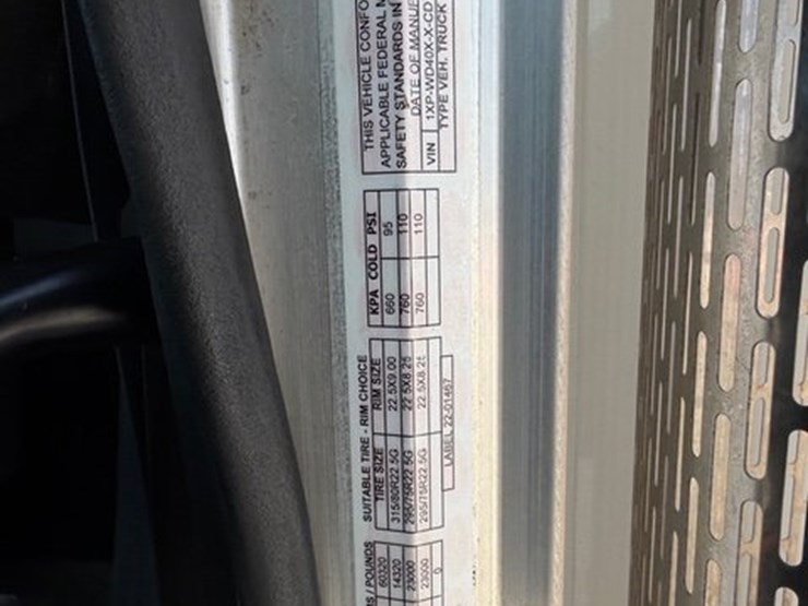 2012-peterbilt-388-image-17