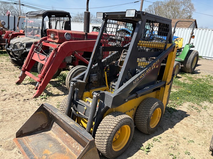 new-holland-l125-image-6