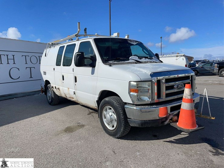 2011-ford-cargo-image-3