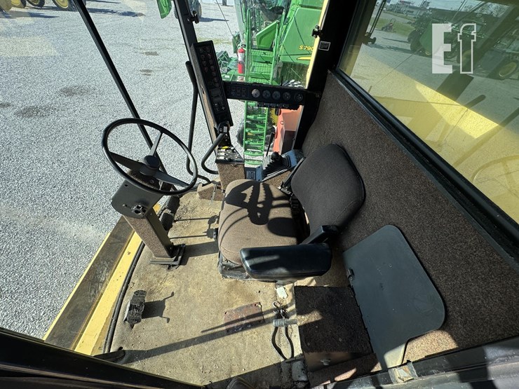 1987-new-holland-tr86-image-19