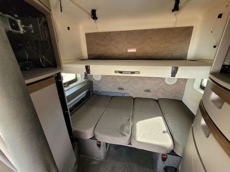2018-volvo-vnl-conventional-new-generation-image-17