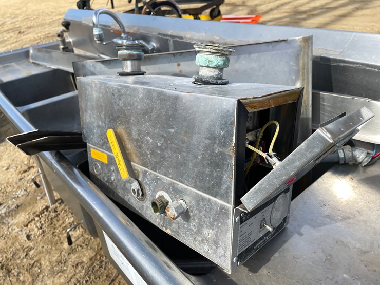 #3974-•-stainless-steel-3-bay-sink-image-10