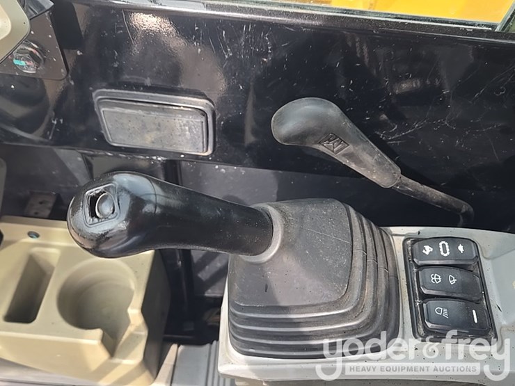 2018-caterpillar-305.5-image-116