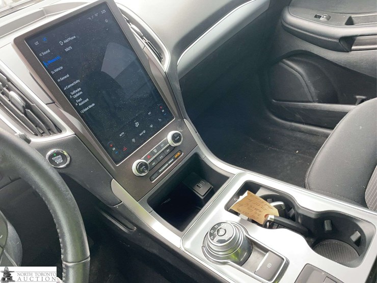 2021-ford-edge-image-13