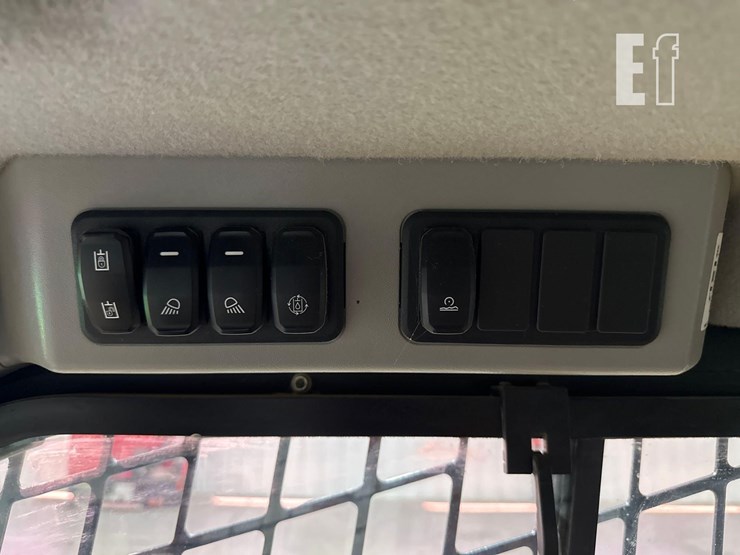 2023-caterpillar-259d3-image-26