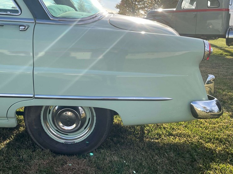 1953-ford-customline-sedan-image-32
