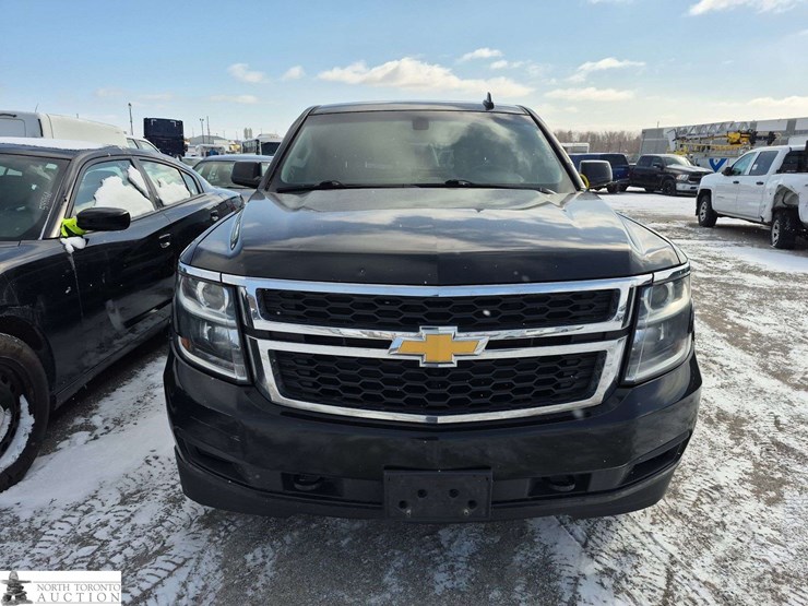 2018-chevrolet-suburban-image-2