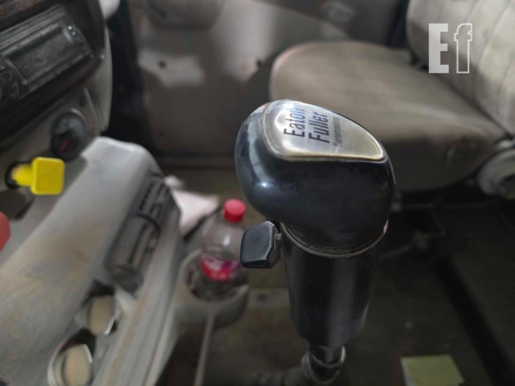 2004-mack-vision-cx613-image-15