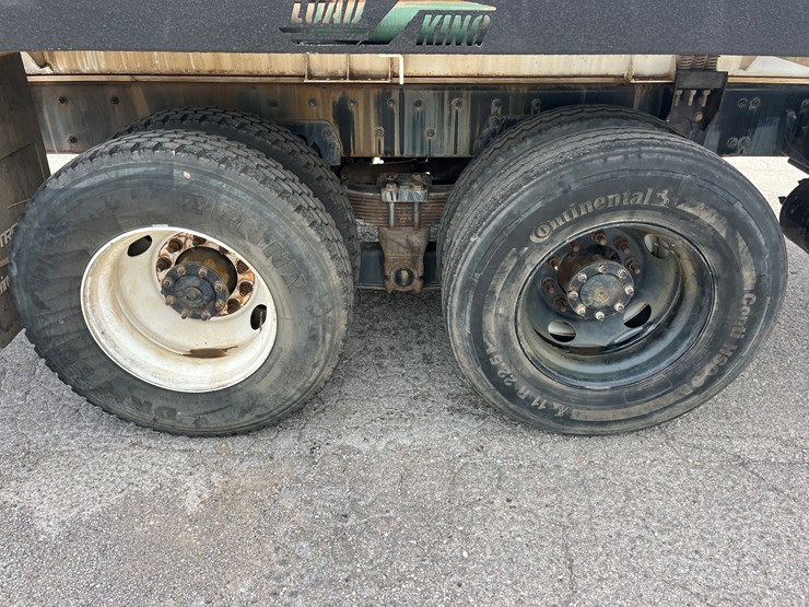 2020-freightliner-m2-106-image-14