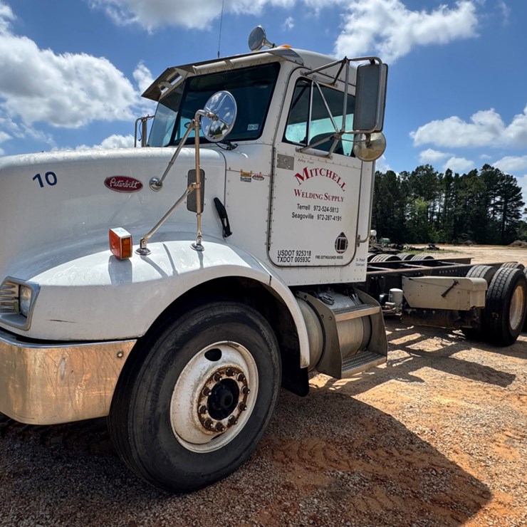 2003 PETERBILT 330