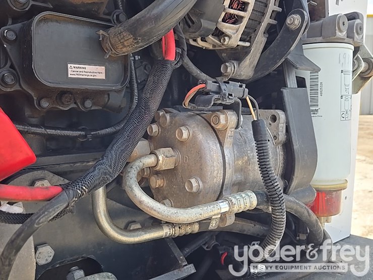 2021-bobcat-t740-image-58