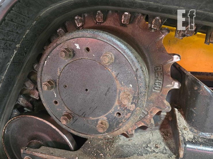 2021-jcb-3ts-8t-image-27