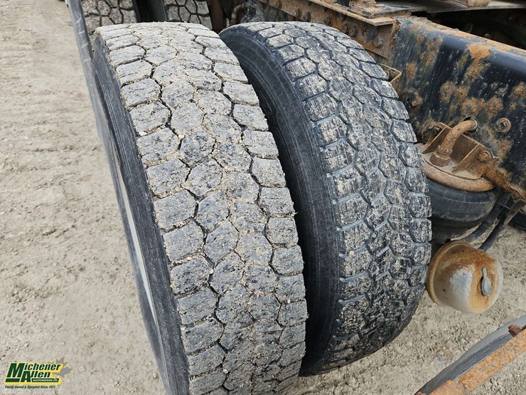 2013-kenworth-t800-image-12