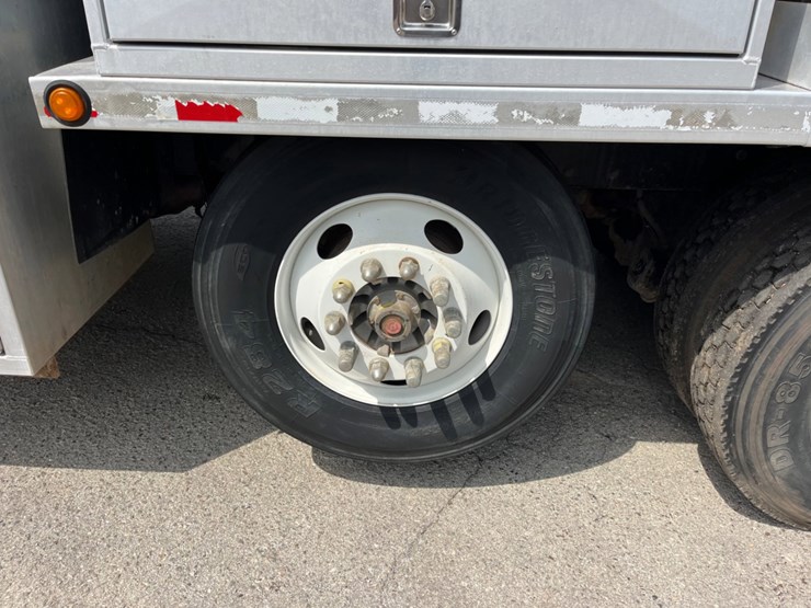 2020-kenworth-t880-image-16