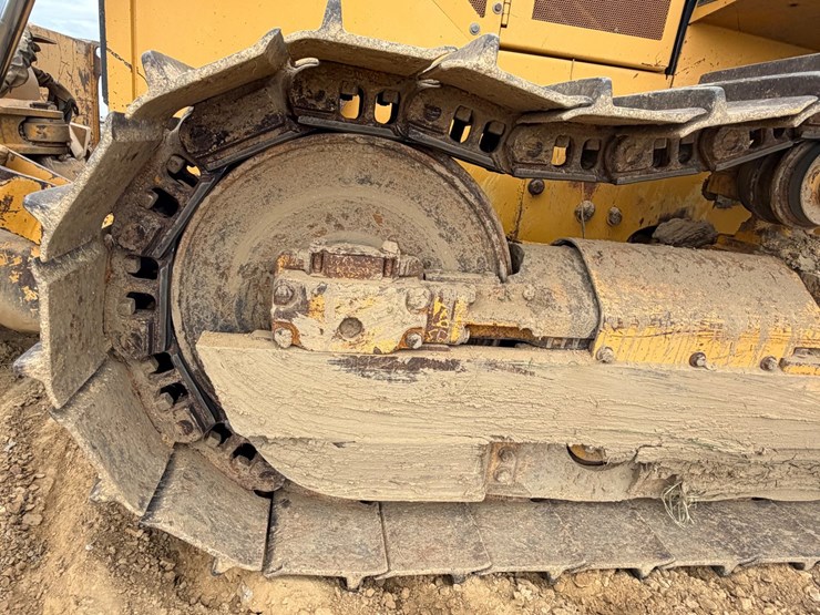 deere-750c-lt-image-3