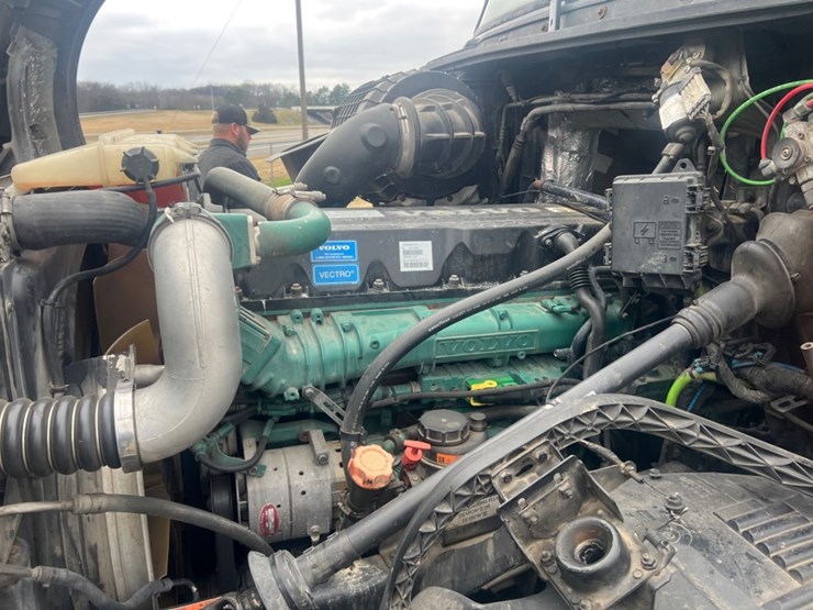 #31955-•-2012-volvo-vnl-tandem-axle-truck-tractor-image-24
